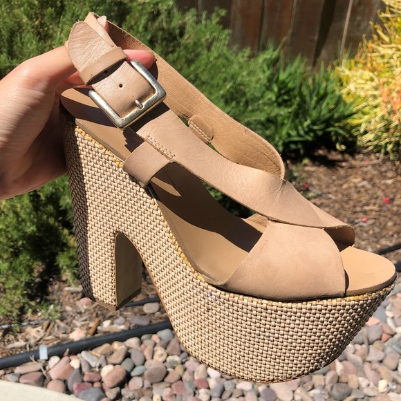 Heels - Picture 4 of 7